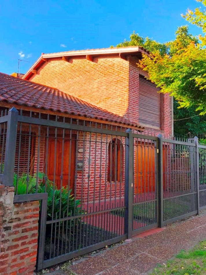 CHALET CON PILETA Y QUINCHO PARQUE LURO