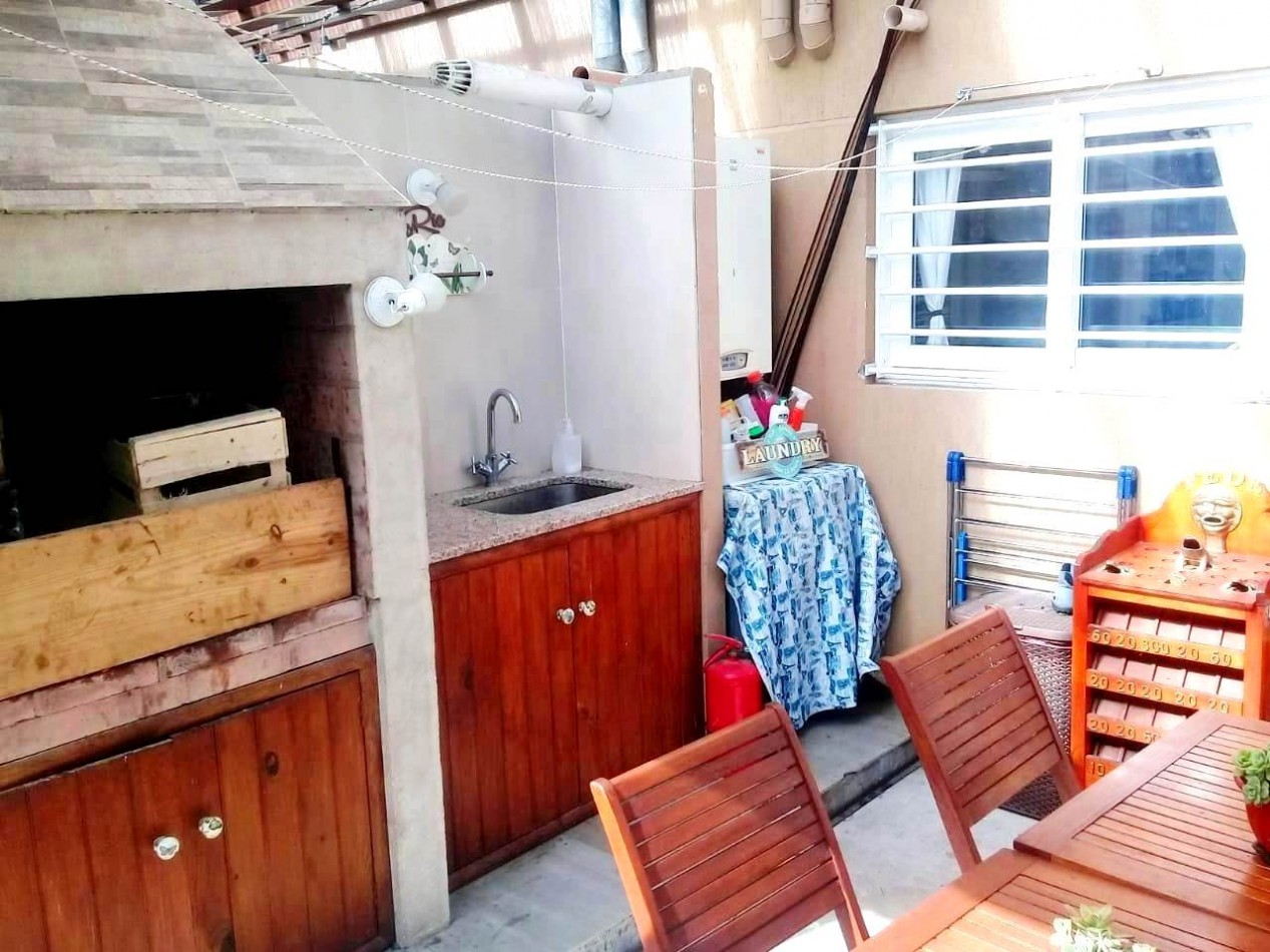 DUPLEX 4 AMBIENTES COCHERA , JARDIN y PARRILA
