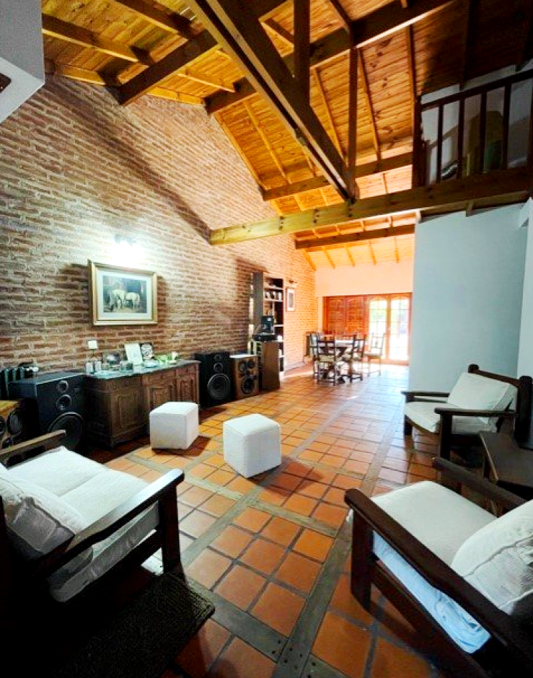 CHALET CON PILETA Y QUINCHO PARQUE LURO