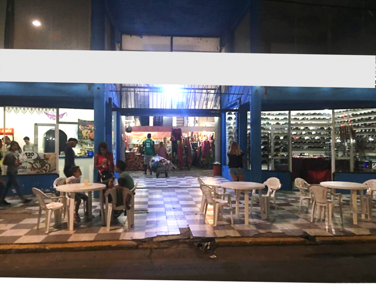PASEO DE COMPRAS