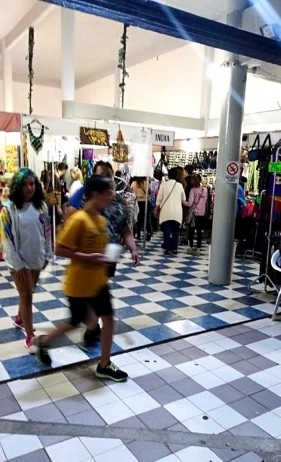 PASEO DE COMPRAS