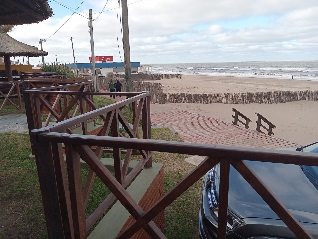 VILLA GESSEL DUPLEX 3 AMB.FRENTE AL MAR c/ COCHERA