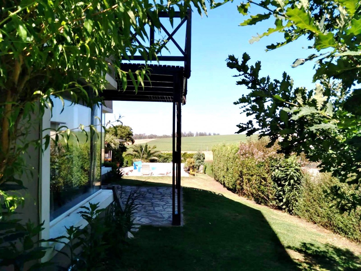 CHALET EN VENTA de 2 DORMITORIOS c/ COCHERA , QUINCHO y PILETA en Sierra de los Padres