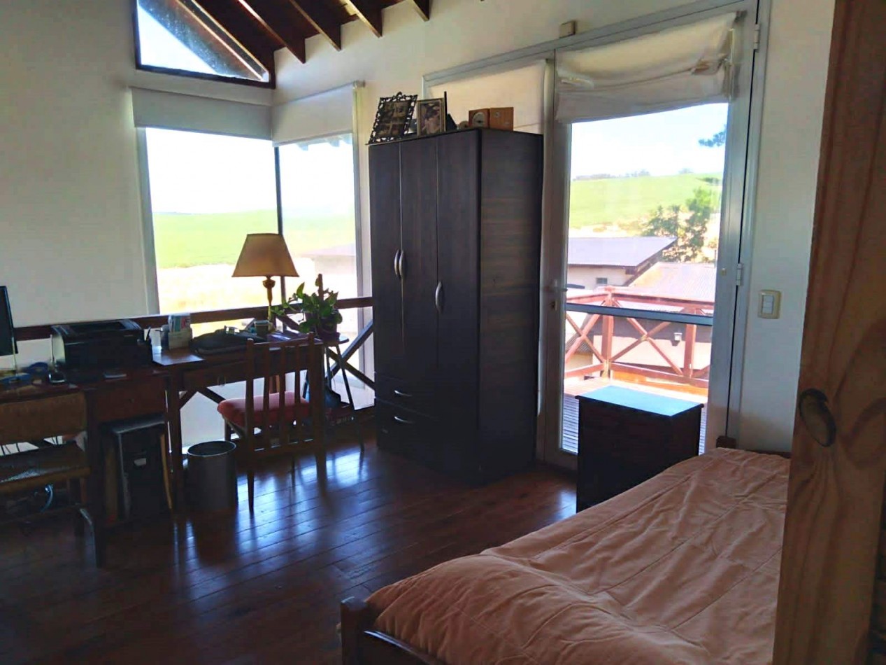 CHALET EN VENTA de 2 DORMITORIOS c/ COCHERA , QUINCHO y PILETA en Sierra de los Padres