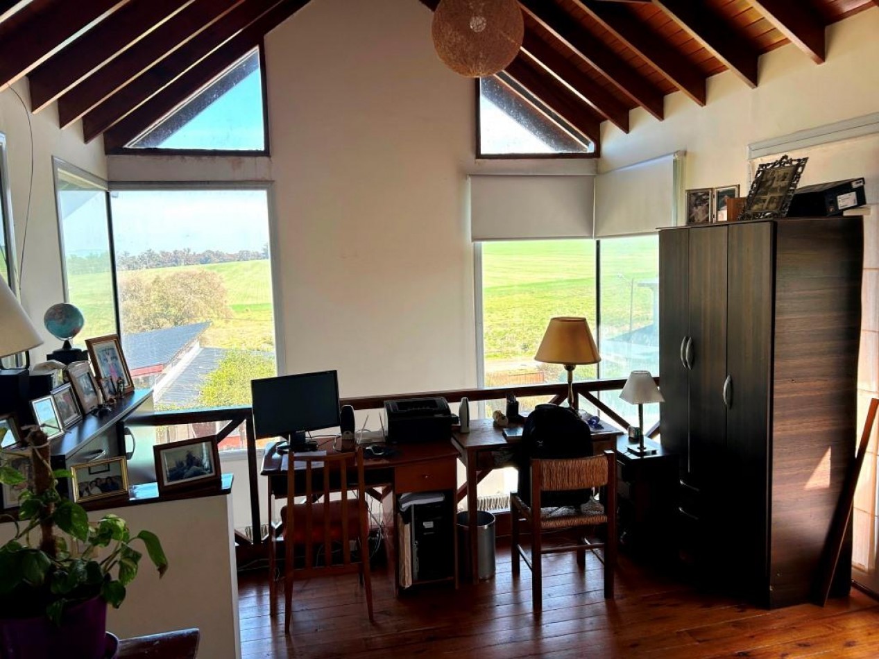 CHALET EN VENTA de 2 DORMITORIOS c/ COCHERA , QUINCHO y PILETA en Sierra de los Padres