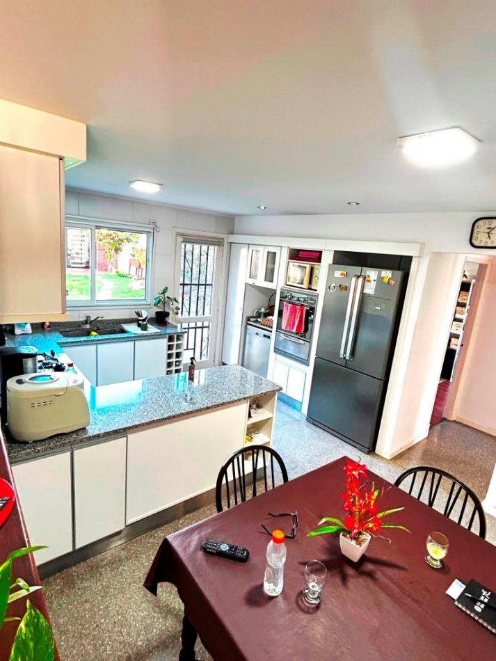 EXCELENTE CHALET ZONA GUEMES
