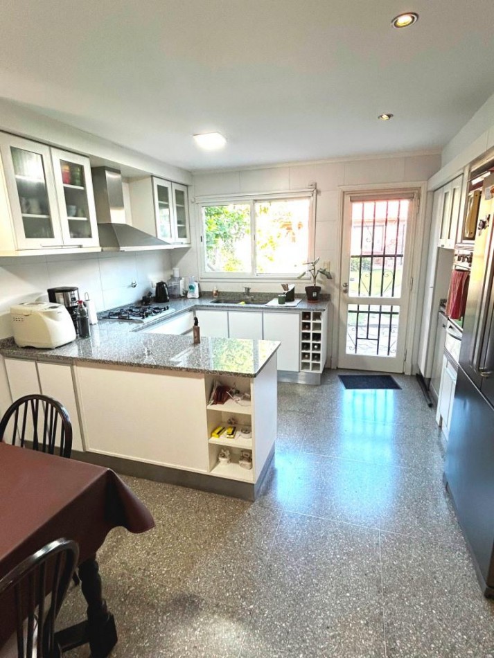 EXCELENTE CHALET ZONA GUEMES