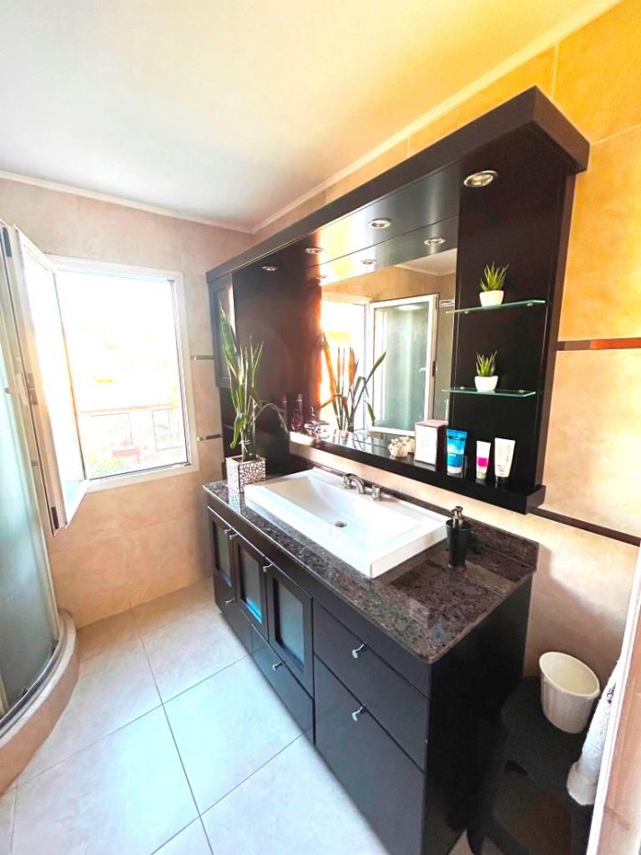 EXCELENTE CHALET ZONA GUEMES