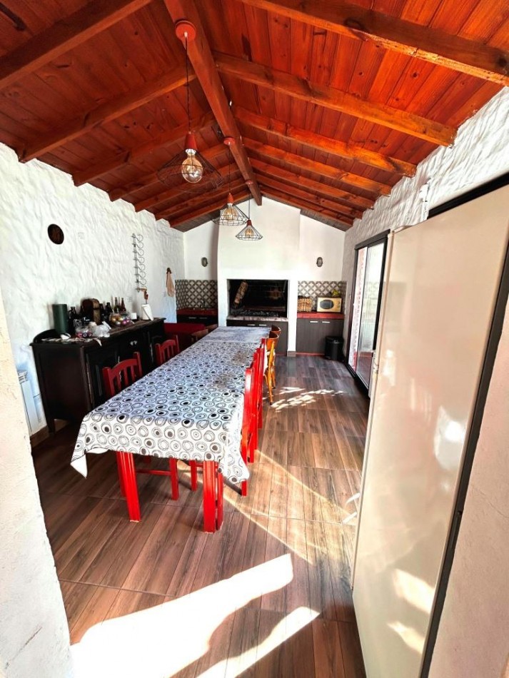 EXCELENTE CHALET ZONA GUEMES