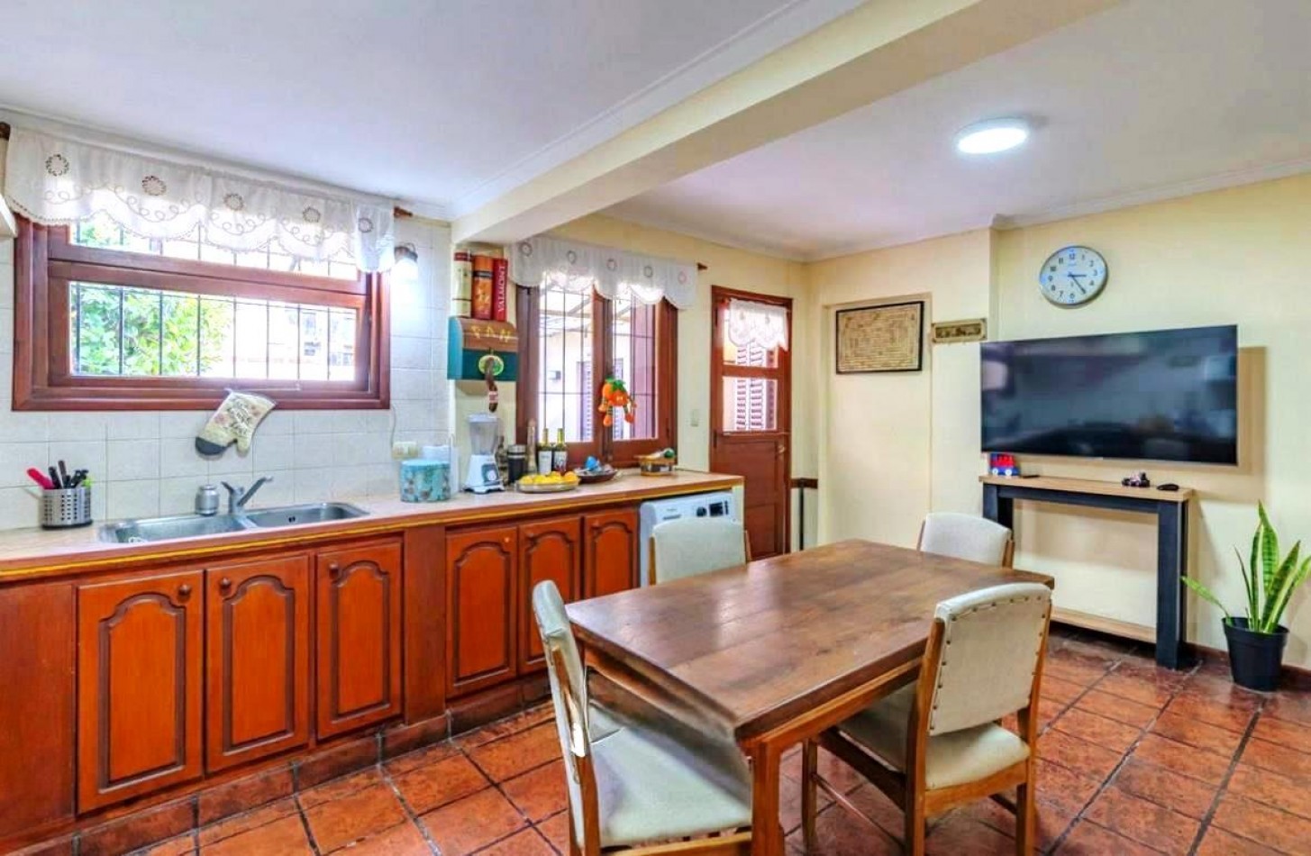 CHALET ZONA CENTRO GUEMES
