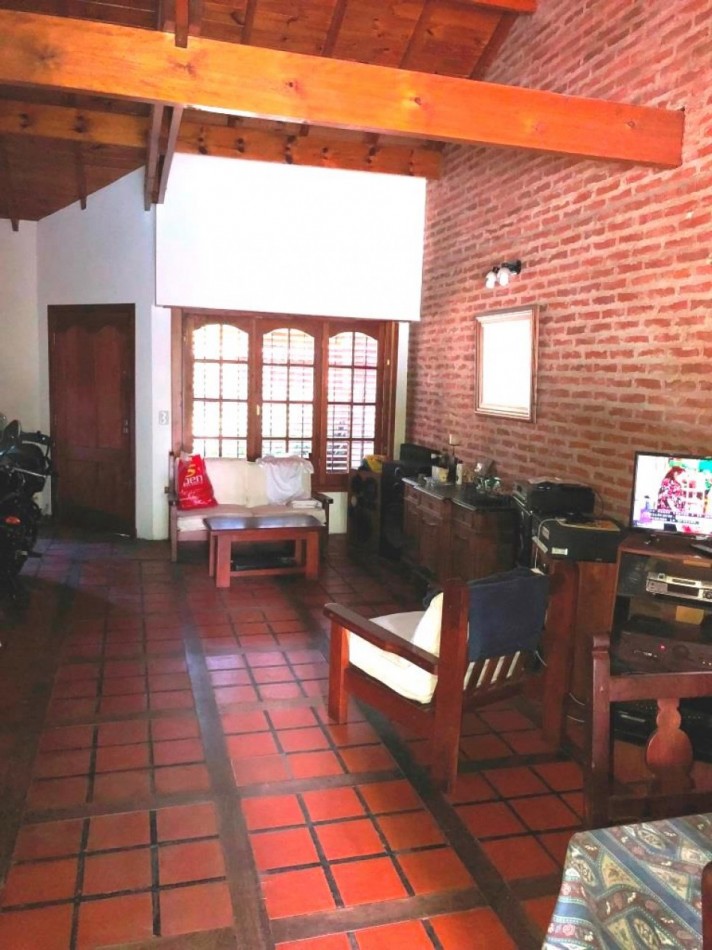 CHALET CON PILETA Y QUINCHO PARQUE LURO