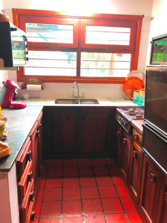 CHALET CON PILETA Y QUINCHO PARQUE LURO