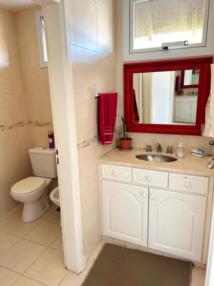 CHALET EN VENTA de 2 DORMITORIOS c/ COCHERA , QUINCHO y PILETA en Sierra de los Padres
