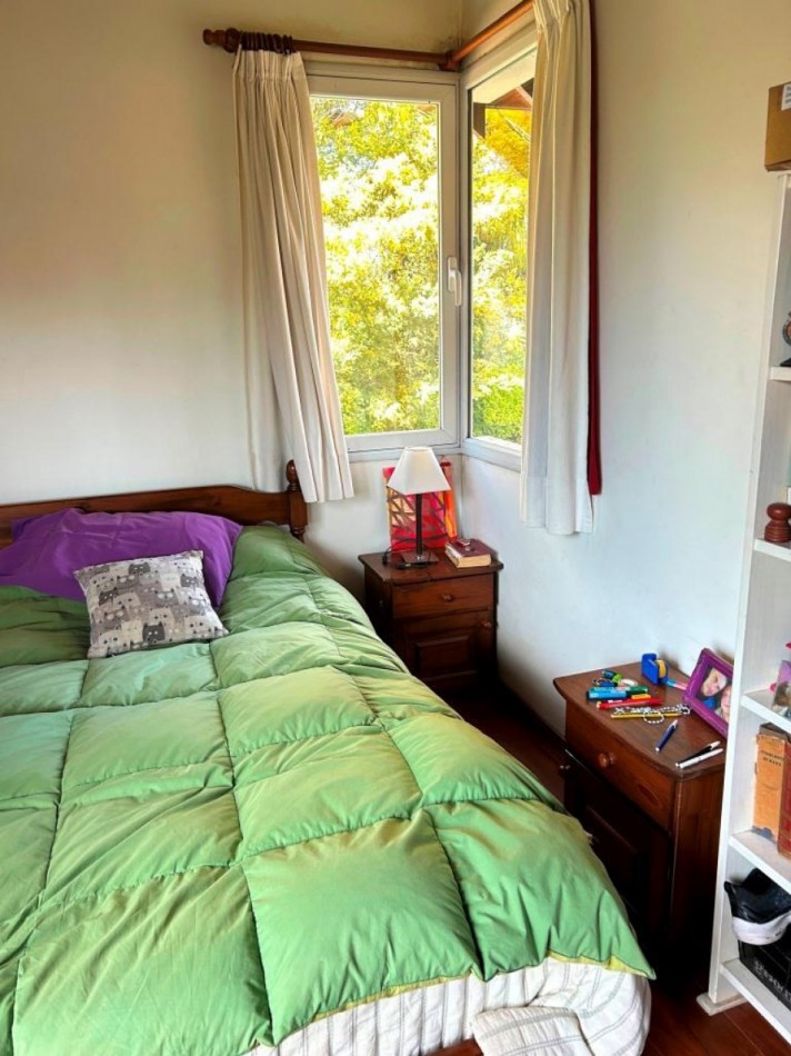 CHALET EN VENTA de 2 DORMITORIOS c/ COCHERA , QUINCHO y PILETA en Sierra de los Padres
